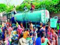 ग्रामसेवकांना टॅँकरचे प्रस्ताव तत्काळ पाठविण्याच्या सूचना - Marathi News | Instructions to send the tanker's proposal to the villagers immediately | Latest nashik News at Lokmat.com