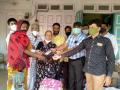 ठाणापाड्यात जीवनावश्यक वस्तूंचे वाटप - Marathi News | Distribution of essential commodities in Thanapada | Latest nashik News at Lokmat.com
