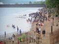 विकेंडमुळे खडकवासला धरणावर पर्यटकांची गर्दी - Marathi News | crowd on khadakwasla dam due to weekend | Latest pune News at Lokmat.com