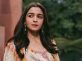 रणबीर कपूरसोबत काम करताना आलिया भट्टला पडतो जगाचा विसर...!! - Marathi News | gully boy star alia bhatt reveled she forgets her dialogues due to ranbir kapoor | Latest filmy News at Lokmat.com