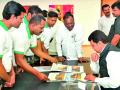 मुख्यमंत्र्यांनी जाणून घेतली किल्ला स्वच्छतेची माहिती - Marathi News | The Chief Minister learned about the cleanliness of the fort | Latest chandrapur News at Lokmat.com