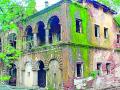धोकादायक इमारतींकडे मनपाचे दुर्लक्ष - Marathi News | Municipal ignoring of dangerous buildings | Latest chandrapur News at Lokmat.com