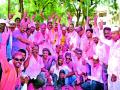 धक्कादायक : सटाणा, नामपूर बाजार समिती निवडणूक निकाल; कार्यकर्त्यांचा परिसरात जल्लोष प्रस्थापितांना धूळ चारत नवोदितांची सरशी - Marathi News | Shocking: Satara, Nimpur Bazar committee election result; In the premises of the workers, the crowds of devotees are dhoti | Latest nashik News at Lokmat.com