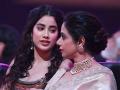 Janhvi Kapoor : “मी त्याच लायकीची आहे...”; 5 वर्षांनंतर आई श्रीदेवीच्या निधनावर बोलली जान्हवी कपूर - Marathi News | janhvi kapoor talks about her life after mom sridevi death | Latest filmy News at Lokmat.com