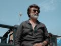 रजनीकांत यांना पाहून गर्दी झाली बेभान, सुरक्षारक्षकांना फुटला घाम!! - Marathi News | rajinikanth gets mobbed by fans in lucknow while shooting for petta | Latest filmy News at Lokmat.com
