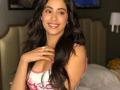जान्हवी कपूर स्वीकारणार का ‘बाहुबली’च्या दिग्दर्शकाची आॅफर? - Marathi News | janhvi kapoor approach by bahubali director ss rajamouli for upcoming film rrr | Latest filmy News at Lokmat.com