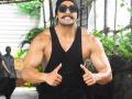 अन् रणवीर सिंगने जिम बाहेर सुरू केले फोटोशूट! - Marathi News |  And Ranveer Singh started out of the gym Photoshoot! | Latest filmy News at Lokmat.com