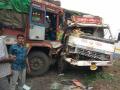 दोन ट्रकांचा अपघात एक चालक जखमी  - Marathi News | Two drivers injured in a crash | Latest dhule News at Lokmat.com