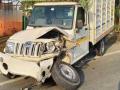 पिकअप कारची धडक, 8 जखमी; उमरी टोलनाक्या जवळ अपघात... - Marathi News | Accident near Umri toll plaza... Pickup car hits, 8 injured | Latest beed News at Lokmat.com