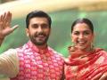 Deepika Ranveer Wedding : दीपवीर मुंबईला परतले, विमानतळावरून थेट सासरी रवाना झाली दीपिका! - Marathi News |  Deepika Ranveer Wedding: DeepVeer arrive in Mumbai; head to Bhavnani residence for Griha Pravesh | Latest filmy News at Lokmat.com