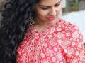 Hair Care Tips : कुरळे केस दिसतात सुंदर, पण कुरळे आणि कोरडे असतील तर चुकूनही करू नका 4 गोष्टी - Marathi News | | Latest sakhi News at Lokmat.com