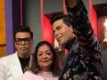करण जोहरची स्वप्नपूर्ती! मादाम तुसादमध्ये मेणाचा पुतळा!! - Marathi News | Karan Johar unveils his wax statue at Madame Tussauds Singapore along with mom Hiroo | Latest filmy News at Lokmat.com