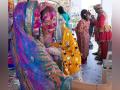 परदेशी चेहऱ्यांना देशी रंग, स्पेनच्या ग्रुपची रंगपंचमी - Marathi News | Spanish groups celebrating holi festivle in Pushkar | Latest national Photos at Lokmat.com