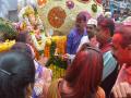 मुस्लिम बांधवांनी केले मानाच्या गणपतींचे स्वागत - Marathi News | Muslim brothers welcome manache ganpati at belbag chowk | Latest pune News at Lokmat.com