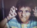 Throwback : ड्रॅक्युला बनून घाबरवणारा हा सुपरस्टार ओळखा पाहू कोण? - Marathi News | ranveer singh shared her childhood picture wearing dracula teeth | Latest filmy News at Lokmat.com