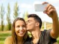 सोशल मीडियावर सतत फोटो शेअर करणाऱ्या कपलबाबत रिसर्चमधून अजब खुलासा - Marathi News | Relationship : Couples who take too many selfies are headed break | Latest relationship News at Lokmat.com