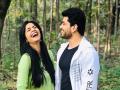 Love In The Air..! शिवनं वीणाकडे अनोख्या अंदाजात व्यक्त केलं प्रेम, पहा हा व्हिडिओ - Marathi News | Love In The Air ..! Shiv Thakare expressed love to Veena, watch this video | Latest filmy News at Lokmat.com
