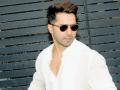 वरूण धवन ठरला REAL HERO! जखमी डान्सरला अशी केली मदत!! - Marathi News | varun dhawan donated 5 lakh to a dancer who injured himself while performing a front double flip | Latest filmy News at Lokmat.com