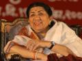 Lata Mangeshkar Last Days: लतादीदी: हॉस्पिटलमध्ये ईयरफोन मागविले, वडिलांची गाणी ऐकली, अन् प्राण सोडले - Marathi News | Lata Mangeshkar Last two Days: Lata Didi Ordered earphones in hospital, listened her father's dinanath Mangeshkar's songs before death | Latest maharashtra News at Lokmat.com