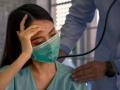 CoronaVirus: कोरोनातून बरे होताच रुग्णांना नवे टेन्शन; लक्षण पाहून अपोलोचे डॉक्टरही चक्रावले, सांगितला उपाय - Marathi News | Patients complaint rapidly hair loss after recover from corona; Apollo's doctors told how to cure hair fall | Latest health News at Lokmat.com