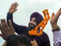 Navjot Singh Sidhu: रॅलीवेळी नवज्योत सिंग सिद्धू जखमी; पायातून रक्त वाहत होते तरीही रोड शो केला - Marathi News | Navjot Singh Sidhu injured in road show in Amritsar in welcome Road Show | Latest politics News at Lokmat.com