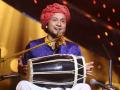 Indian Idol 12 : पवनदीप विजेता? फोटो पाहून चाहते हैराण, जाणून घ्या ‘त्या’ फोटो मागचं सत्य - Marathi News | is pawandeep winner of indian idol 12 trophy and check photo viral | Latest filmy News at Lokmat.com