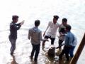 तरुणांनी थेट खडकवासला धरणातच केला वाढदिवस साजरा - Marathi News | group of youth celebrated birthday in khadakwasla dam | Latest pune News at Lokmat.com