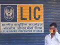 LIC IPO Latest Update: एलआयसी पॉलिसीधारकांची बल्लेबल्ले! IPO मध्ये तुम्हाला किती शेअर मिळणार? आकडा जाहीर - Marathi News | LIC policyholders will get 3.16 crore shares in IPO; Draft gives to SEBI | Latest business News at Lokmat.com