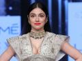 Lakme Fashion Week 2020: दिव्या खोसला ठरली Oops Moment ची बळी, व्हिडीओ आला समोर - Marathi News | Lakme Fashion Week 2020:  divya khosla kumar faces an oops moment at her ramp walk | Latest filmy News at Lokmat.com