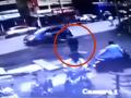 चोरट्यांच्या व्यापाऱ्यावर चाकुहल्ला, थरार सीसीटीव्हीत कैद - Marathi News | caoratayaancayaa-vayaapaarayaavara-caakauhalalaa-tharaara-saisaitaivahaita-kaaida | Latest maharashtra News at Lokmat.com