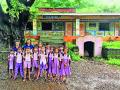 सवंगड्यांच्या आठवणींनी त्यांच्या डोळ्यांत तरळले अश्रू - Marathi News | savangadayaancayaa-athavanainnai-tayaancayaa-daolayaanta-taralalae-asarauu | Latest pune News at Lokmat.com
