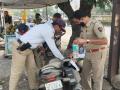 जालन्यातून पळविलेली दुचाकी चोरट्यांनी औरंगाबादेत सोडली - Marathi News | The thieves left the two-wheeler in Aurangabad from Jalna | Latest chhatrapati-sambhajinagar News at Lokmat.com