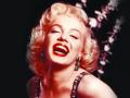 रूपगर्विता अभिनेत्री मर्लिन मुन्रोचा पुतळा चोरीला - Marathi News | Thief takes Marilyn Monroe statue from Hollywood gazebo | Latest filmy News at Lokmat.com