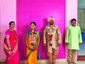 सामाजिक अंतर पाळून साधेपणाने बांधली लग्नगाठ - Marathi News | Marriages built simply by keeping social distance | Latest raigad News at Lokmat.com