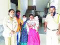 विवाहितेला बाळासह सोडले अहमदनगरला, पोलिसांची कामगिरी - Marathi News | Married to Ahmednagar with baby | Latest raigad News at Lokmat.com