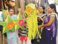 पारंपरिक कागदी आकाश कंदिल अवतरले आधुनिक डिझाईनमध्ये  - Marathi News | Traditional paper Diwali Lamp backs with modern design | Latest chhatrapati-sambhajinagar News at Lokmat.com