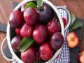 आंबट-गोड आलुबुखाराचे 'हे' आहेत आरोग्यदायी फायदे - Marathi News | 7 health benefits of plums or aalobukhar | Latest food Photos at Lokmat.com