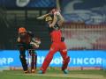 SRH vs RCB Latest News : एबी डिव्हिलियर्सची चौथी धाव ठरली विक्रमी; ट्वेंटी-20त फक्त आठ फलंदाजांना जमला हा पराक्रम! - Marathi News | SRH vs RCB Latest News : AB de Villiers becomes the 8th batsman to score 9000 runs in T20 cricket | Latest cricket News at Lokmat.com
