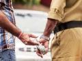 १४ हजाराची लाच स्वीकारताना पोलीस हवालदार एसीबीच्या जाळ्यात - Marathi News | a police constable caught red handed by ACB accepting bribe of 14 thousand | Latest gondia News at Lokmat.com