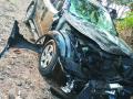 अपघातात सहलीतील विद्यार्थी बचावले - Marathi News | Tourists escaped in the crash | Latest raigad News at Lokmat.com