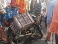 मालवाहू वाहनाची दुचाकीस धडक; युवक गंभीर जखमी - Marathi News | Two-wheeler collision with cargo vehicle; The youth was seriously injured | Latest akola News at Lokmat.com