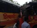 अलिबागमध्ये शिवशाही बसची साध्या बसला बेदरकार धडक - Marathi News | A simple bus of Shivshahi bus stands in Alibaug | Latest raigad News at Lokmat.com