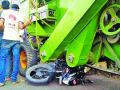 मेहकर-चिखली मार्गावर हार्वेस्टर-दुचाकी अपघातात एक ठार - Marathi News | One killed in a Harvestor-bike accident on Mehkar-Chikhli road | Latest buldhana News at Lokmat.com
