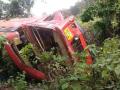 घारपी घाटात एसटी बसला अपघात !, विद्यार्थ्यांसह प्रवासी जखमी - Marathi News | ST bus accident in Gharpi Ghat! Passengers with students injured | Latest sindhudurga News at Lokmat.com