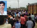 अपघातात शेतकऱ्याचा मृत्यू : संतप्त नागरिकांचा ‘रास्ता रोको’ - Marathi News | Farmer dies in accident: 'Stop the road' of angry citizens | Latest nagpur News at Lokmat.com