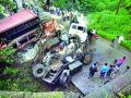मुंबई-पुणे एक्स्प्रेस-वेवर चार वाहनांची धडक - Marathi News | Four vehicles collided with Mumbai-Pune expressway | Latest raigad News at Lokmat.com