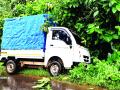 मडुऱ्यात टेम्पोला अपघात; सुदैवाने चालक बचावला - Marathi News | Tempola accident in Madurai; Luckily the driver survived | Latest sindhudurga News at Lokmat.com