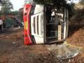 साखरेच्या ट्रकची लातूर बसला जोरदार धडक,७ प्रवासी जखमी - Marathi News | Sugar truck hits Latur, 7 passengers injured | Latest ratnagiri News at Lokmat.com