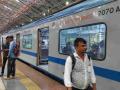 Mumbai AC Local: पश्चिम रेल्वेची एसी लोकल उन्हाळ्यात तिसऱ्यांदा बिघडली, प्रवाशांना धरलं जातंय गृहीत - Marathi News | Western Railways AC local breaks down for the third time in summer passengers are being taken for granted | Latest mumbai News at Lokmat.com