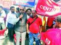 खाजगीकरणाच्या विरोधात रेल्वे गार्डचे नागपुरात आंदोलन - Marathi News | Railway guards protest against privatization in Nagpur | Latest nagpur News at Lokmat.com